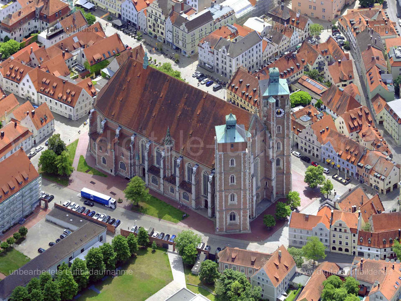 Titel: Liebfrauenmünster, Bildnummer: f483381, Ort / Stadt: Ingolstadt, (Land)Kreis: kreisfreie Stadt Ingolstadt, Regierungsbezirk: Oberbayern, Bundesland: Bayern, Aufnahmedatum: 14.06.2022, Schlagwörter: Luftbild, Luftbilder, Luftbildfotografie, Luftaufnahme, Luftbildaufnahme, Luftfoto, Luftbildarchiv, Luftbildsuche, Vogelperspektive, Vogelansicht, Deutschland, , Liebfrauenmünster, Kirche, Altstadt, Jahnstraße, Konviktstraße, Monat: Juni, Jahreszeit: Sommer, Tageszeit: Vormittag / Mittag, Jahr: