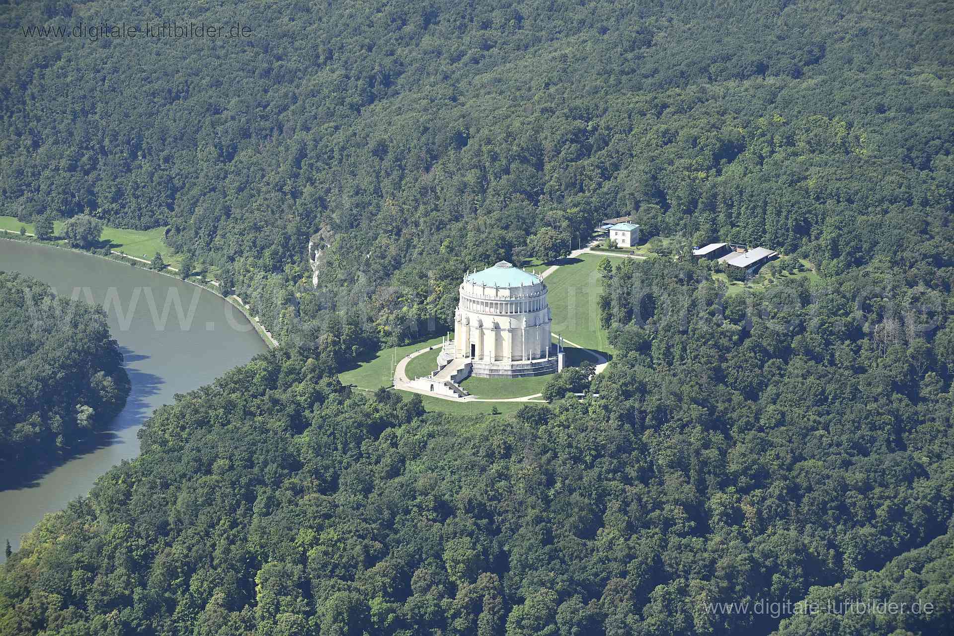 Luftaufnahme Befreiungshallte Kelheim in Kelheim | Niederbayern, Bayern