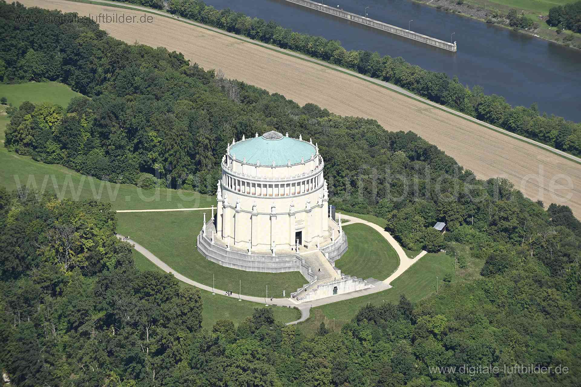 Luftaufnahme Befreiungshallte Kelheim in Kelheim | Niederbayern, Bayern