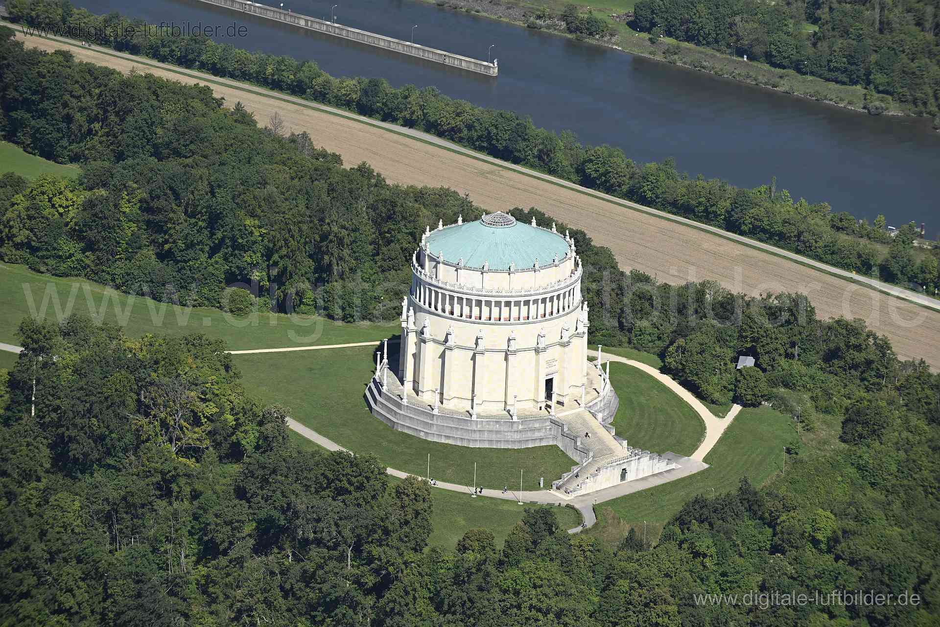 Luftaufnahme Befreiungshallte Kelheim in Kelheim | Niederbayern, Bayern