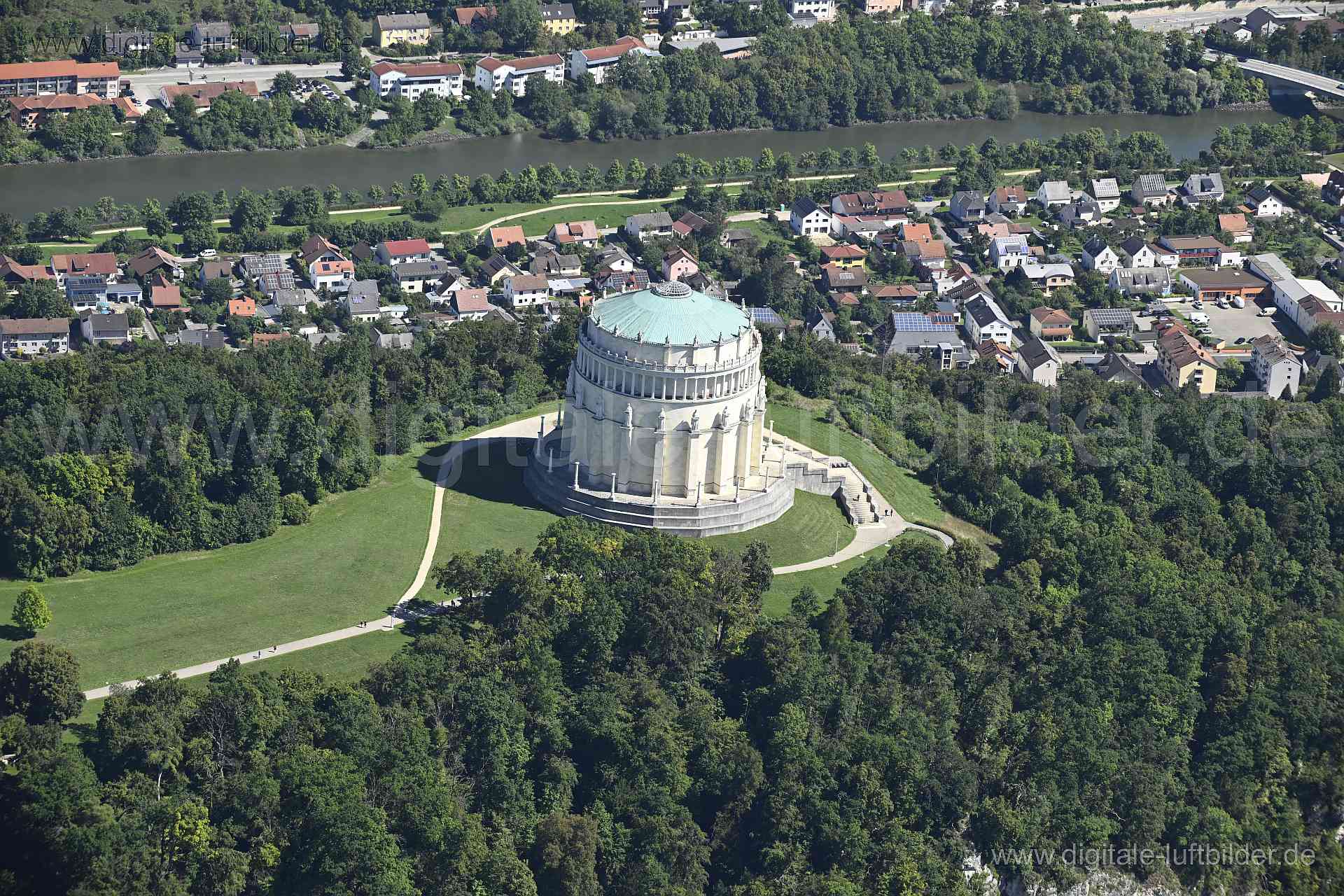 Luftaufnahme Befreiungshallte Kelheim in Kelheim | Niederbayern, Bayern