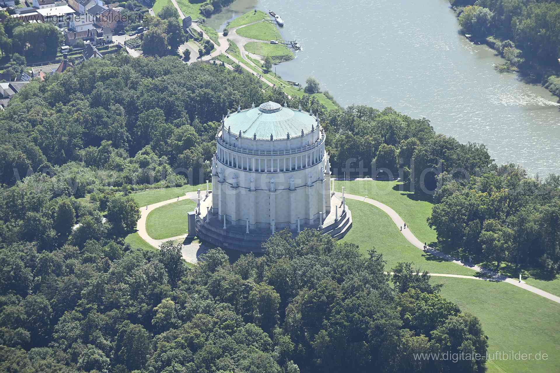 Luftaufnahme Befreiungshallte Kelheim in Kelheim | Niederbayern, Bayern