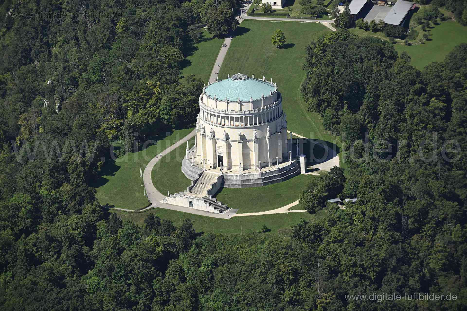 Luftaufnahme Befreiungshallte Kelheim in Kelheim | Niederbayern, Bayern