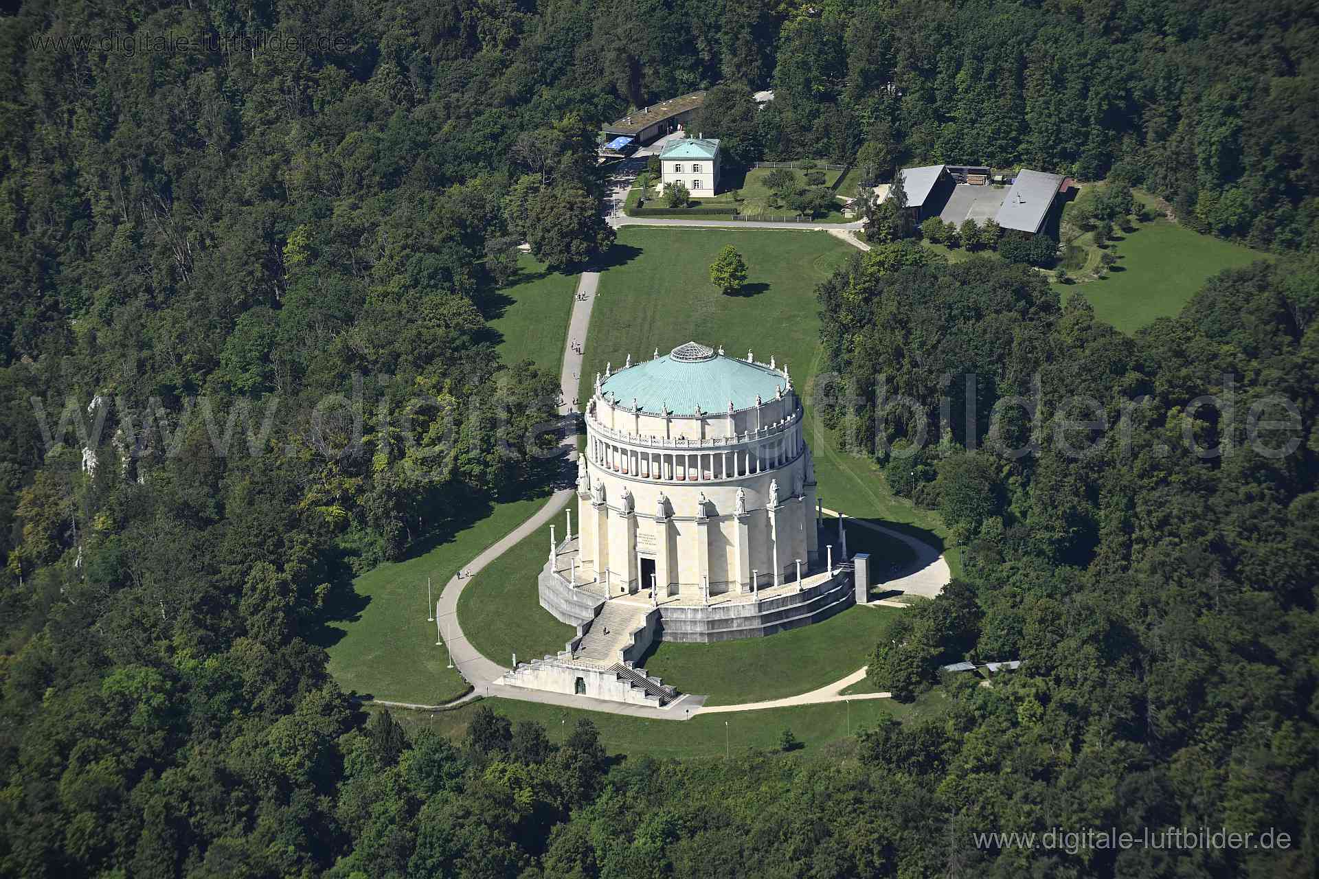 Luftaufnahme Befreiungshallte Kelheim in Kelheim | Niederbayern, Bayern