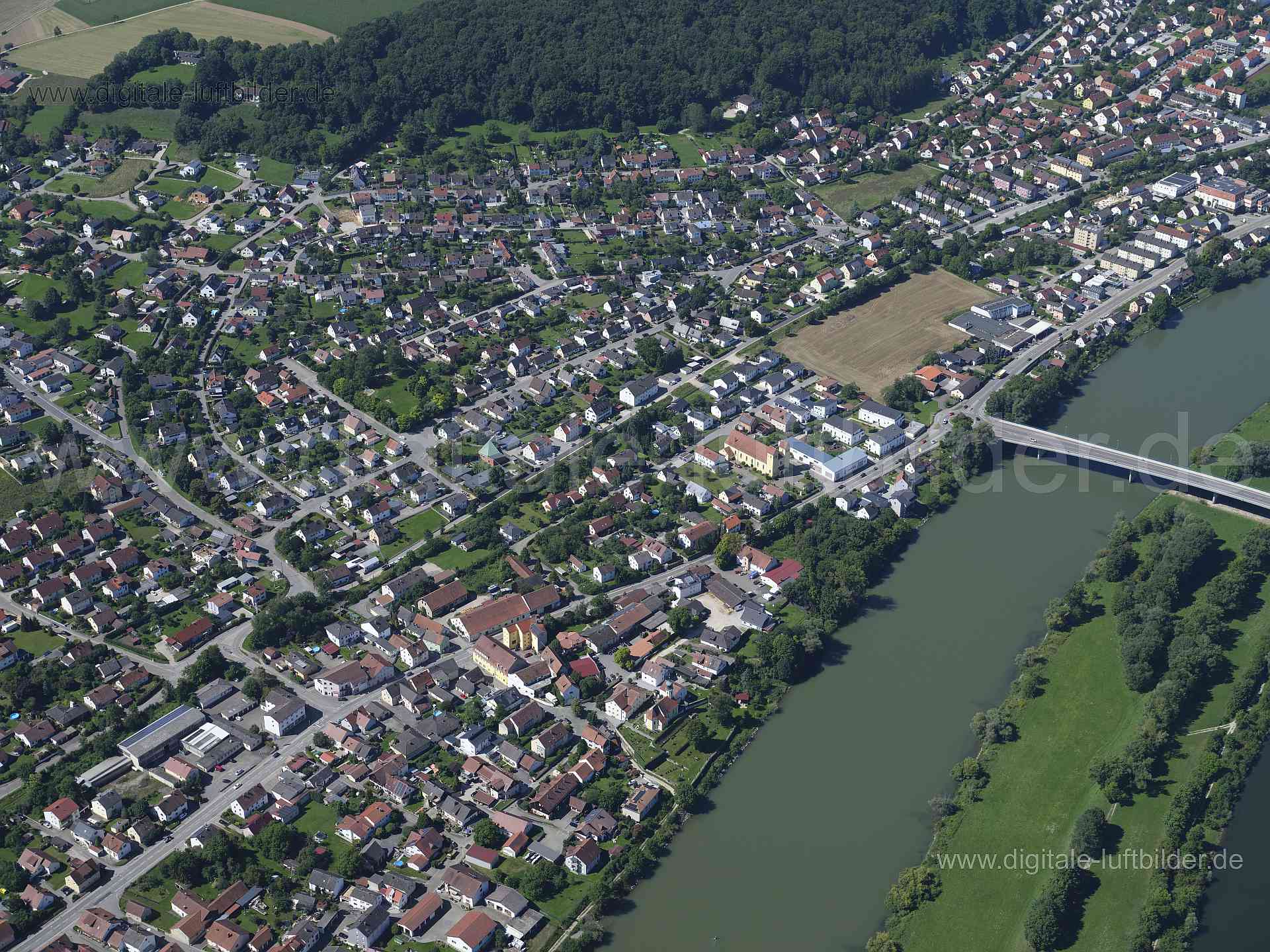 Luftaufnahme Industriegebiet Saal in Kelheim | Niederbayern, Bayern