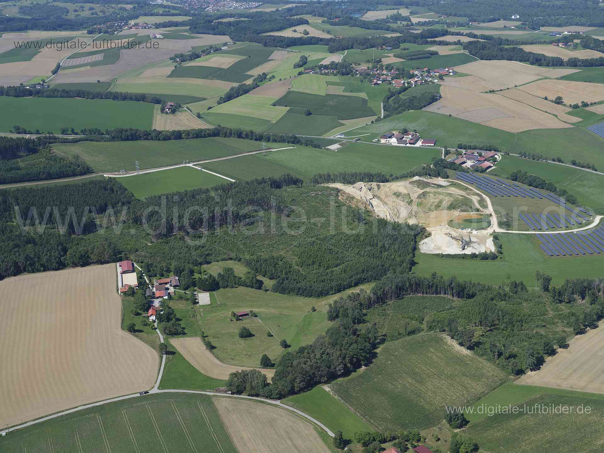 Luftaufnahme Pöffelkofener Kieswerk in Landshut | Niederbayern, Bayern