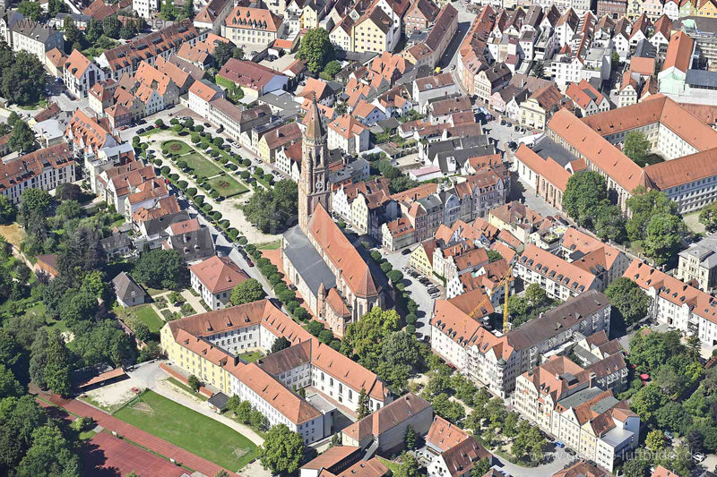 Luftaufnahme St. Jodok Kirche in Landshut | Niederbayern, Bayern