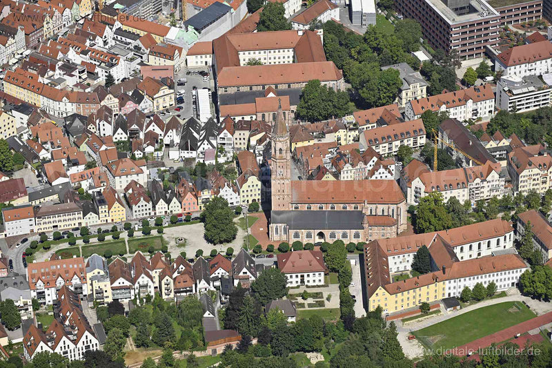 Luftaufnahme St. Jodok Kirche in Landshut | Niederbayern, Bayern