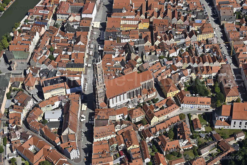 Luftaufnahme St. Jodok Kirche in Landshut | Niederbayern, Bayern