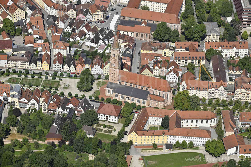 Luftaufnahme St. Jodok Kirche in Landshut | Niederbayern, Bayern