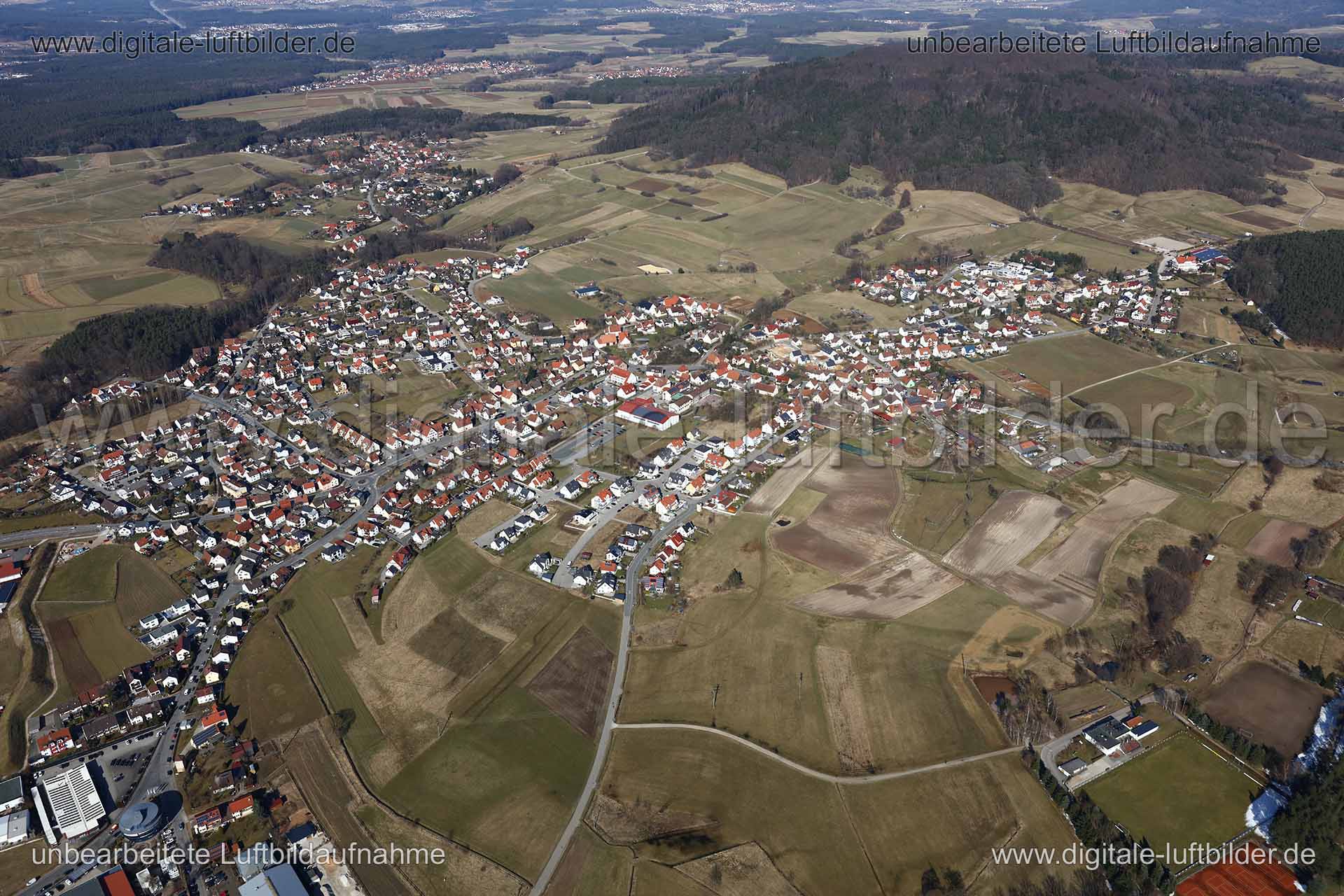 Titel: Diepersdorf, Bildnummer: c253160, Ort / Stadt: Leinburg, (Land)Kreis: Landkreis Nürnberger Land, Regierungsbezirk: Mittelfranken, Bundesland: Bayern, Aufnahmedatum: 21.03.2018, Schlagwörter: Luftbild, Luftbilder, Luftbildfotografie, Luftaufnahme, Luftbildaufnahme, Luftfoto, Vogelperspektive, Vogelansicht, Deutschland, Schräg- und Senkrecht-Luftaufnahmen, Orthofotografie, Diepersdorf, 91227, Diepersdorfer Hauptstraße, Landwirtschaft, Acker, Äcker, Haimendorf, Monat: März, Jahreszeit: Frühl
