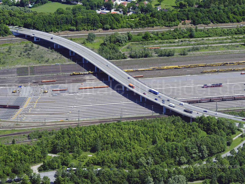 Luftaufnahme Brücke an der Dachauer Straße in München | Oberbayern, Bayern