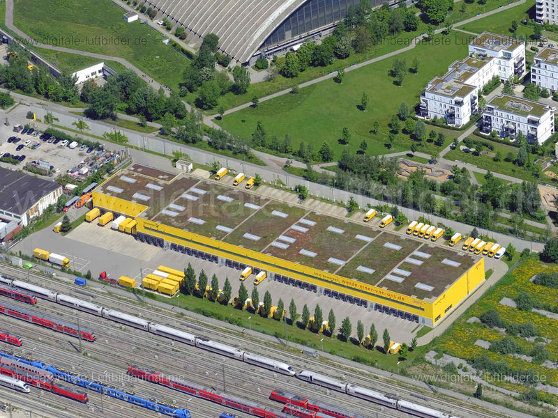 Titel: DHL Zustellbasis, Bildnummer: f481791, Ort / Stadt: München, (Land)Kreis: kreisfreie Stadt München, Regierungsbezirk: Oberbayern, Bundesland: Bayern, Aufnahmedatum: 14.06.2022, Schlagwörter: Luftbild, Luftbilder, Luftbildfotografie, Luftaufnahme, Luftbildaufnahme, Luftfoto, Luftbildarchiv, Luftbildsuche, Vogelperspektive, Vogelansicht, Deutschland, , DHL Zustellbasis, DHL, Paketdienst, Logistik, Transport, Paketzustellung, Monat: Juni, Jahreszeit: Sommer, Tageszeit: Vormittag / Mittag, Ja
