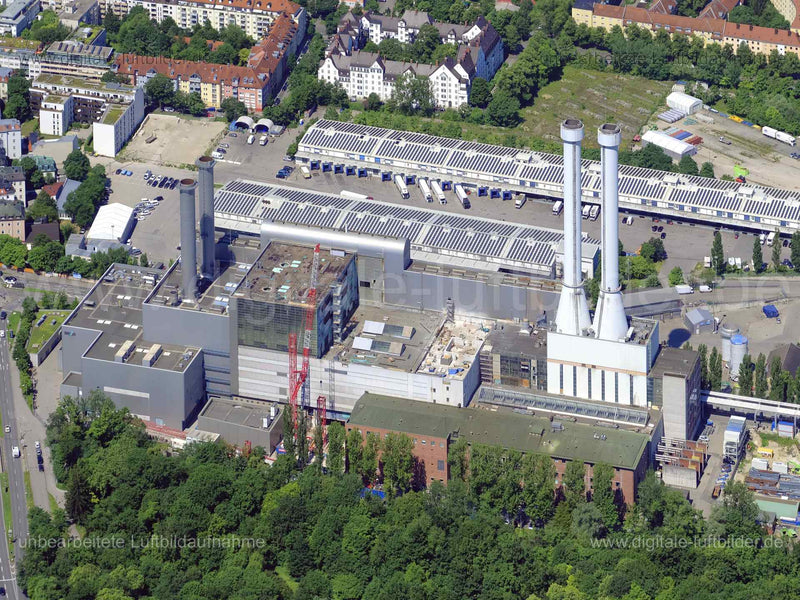 Titel: Heizkraftwerk München Süd, Bildnummer: f482011, Ort / Stadt: München, (Land)Kreis: kreisfreie Stadt München, Regierungsbezirk: Oberbayern, Bundesland: Bayern, Aufnahmedatum: 14.06.2022, Schlagwörter: Luftbild, Luftbilder, Luftbildfotografie, Luftaufnahme, Luftbildaufnahme, Luftfoto, Luftbildarchiv, Luftbildsuche, Vogelperspektive, Vogelansicht, Deutschland, , Heizkraftwerk München Süd, Heizkraftwerk, Kraftwerk, Wärmegewinnung, Industrie, Monat: Juni, Jahreszeit: Sommer, Tageszeit: Vormitt