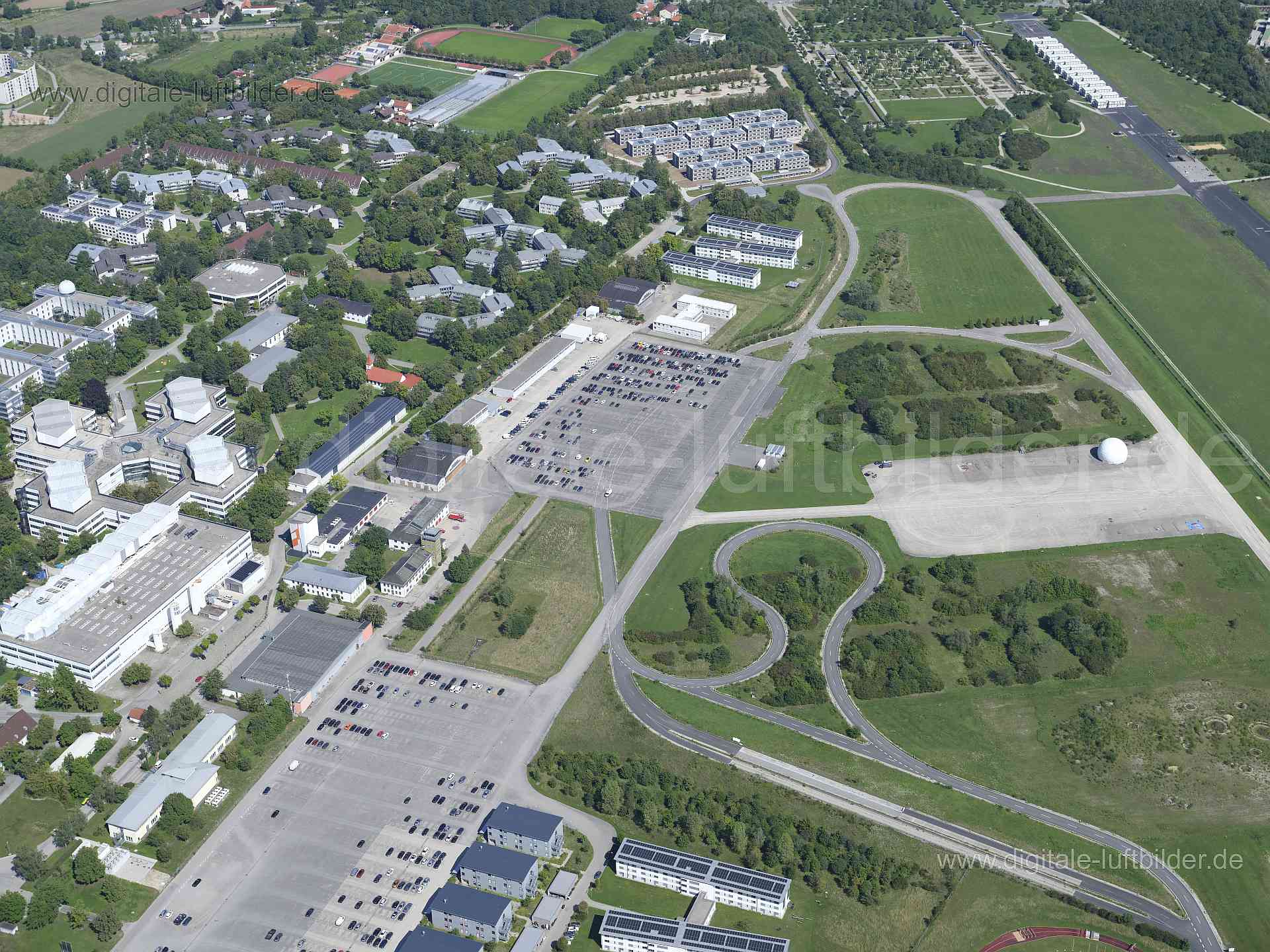 Luftaufnahme Landschaftspark Hachinger Tal in München | Oberbayern, Bayern