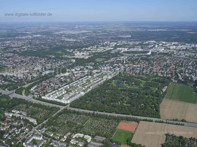 Luftaufnahme Neuer Südfriedhof, Perlach in München | Oberbayern, Bayern