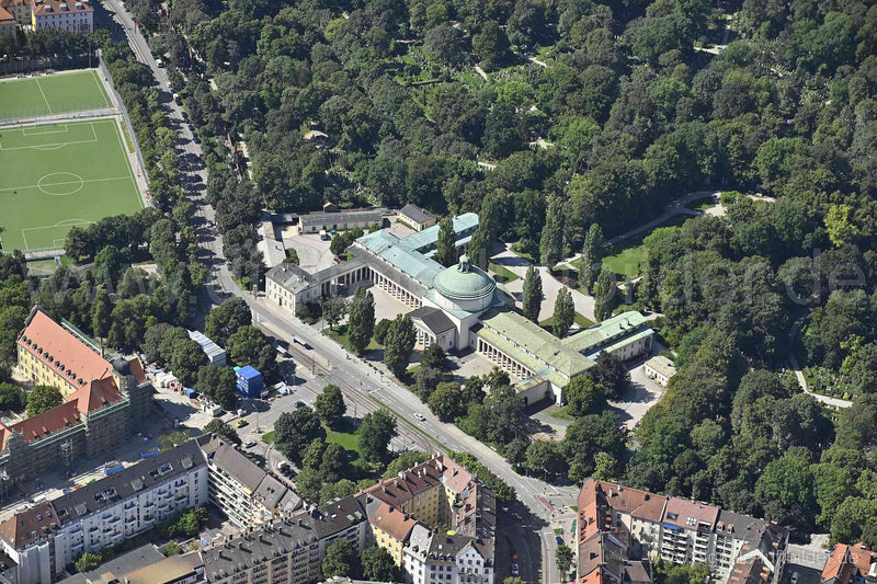 Luftaufnahme Ostfriedhof Aussegnungshalle in München | Oberbayern, Bayern