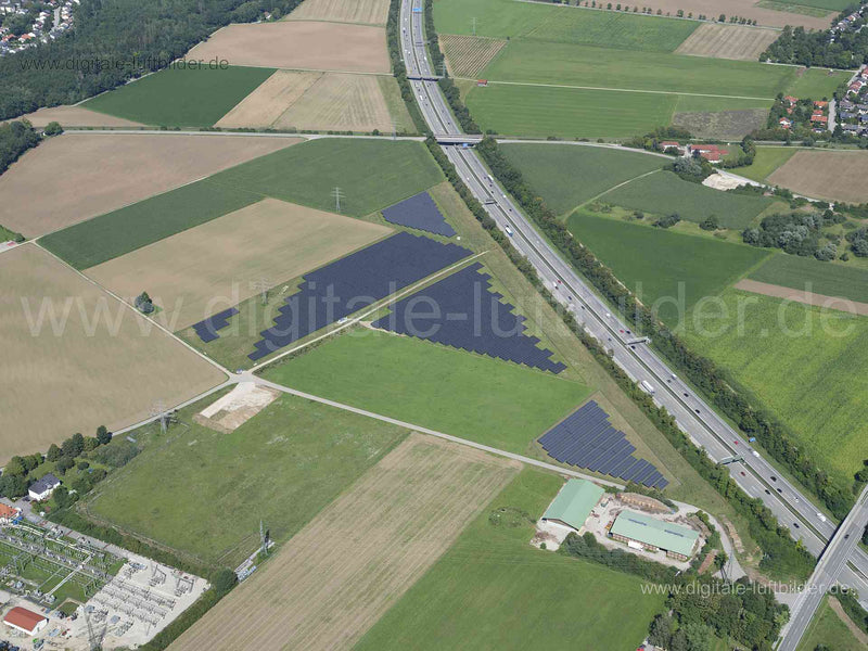 Luftaufnahme Photovoltaikanlage Hohenbrunn in München | Oberbayern, Bayern