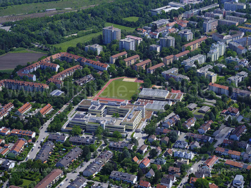 Luftaufnahme Schulzentrum an der Gerastraße in München | Oberbayern, Bayern