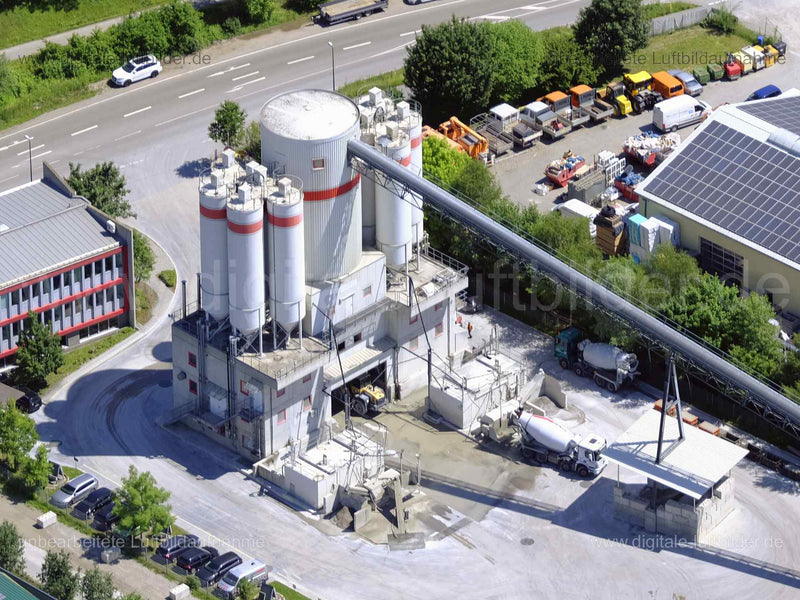 Titel: Schwenk Beton Südbayern, Bildnummer: f483171, Ort / Stadt: München, (Land)Kreis: kreisfreie Stadt München, Regierungsbezirk: Oberbayern, Bundesland: Bayern, Aufnahmedatum: 14.06.2022, Schlagwörter: Luftbild, Luftbilder, Luftbildfotografie, Luftaufnahme, Luftbildaufnahme, Luftfoto, Luftbildarchiv, Luftbildsuche, Vogelperspektive, Vogelansicht, Deutschland, , Ludwigsfelder Straße, Produktion, Industrie, Gewerbe, Betonmischwerk, Allach, Schwenk Beton Südbayern, Monat: Juni, Jahreszeit: Somme