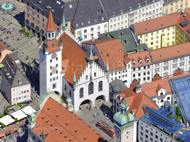 Titel: Spielzeugmuseum, Bildnummer: f482703, Ort / Stadt: München, (Land)Kreis: kreisfreie Stadt München, Regierungsbezirk: Oberbayern, Bundesland: Bayern, Aufnahmedatum: 14.06.2022, Schlagwörter: Luftbild, Luftbilder, Luftbildfotografie, Luftaufnahme, Luftbildaufnahme, Luftfoto, Luftbildarchiv, Luftbildsuche, Vogelperspektive, Vogelansicht, Deutschland, , Spielzeugmuseum, Viktualienmarkt, Marienplatz, Stadttor, Monat: Juni, Jahreszeit: Sommer, Tageszeit: Vormittag / Mittag, Jahr: 2022, Flug ID: