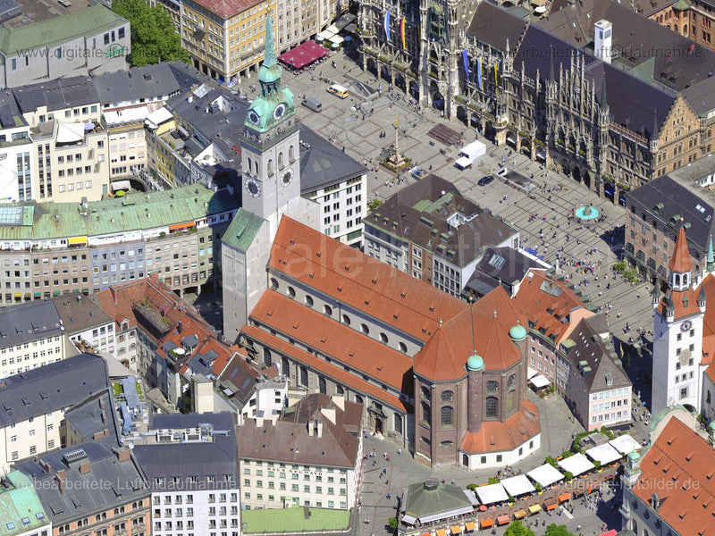 Titel: St. Peter Kirche, Bildnummer: f482702, Ort / Stadt: München, (Land)Kreis: kreisfreie Stadt München, Regierungsbezirk: Oberbayern, Bundesland: Bayern, Aufnahmedatum: 14.06.2022, Schlagwörter: Luftbild, Luftbilder, Luftbildfotografie, Luftaufnahme, Luftbildaufnahme, Luftfoto, Luftbildarchiv, Luftbildsuche, Vogelperspektive, Vogelansicht, Deutschland, , St. Peter Kirche, Kirche, Petersplatz, Marienplatz, Monat: Juni, Jahreszeit: Sommer, Tageszeit: Vormittag / Mittag, Jahr: 2022, Flug ID: 202