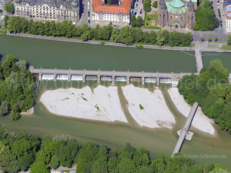 Luftaufnahme Wehrsteg / Kabelsteg an der Isar in München | Oberbayern, Bayern