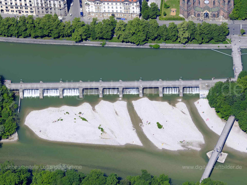 Titel: Wehrsteg an der Isar, Bildnummer: f482531, Ort / Stadt: München, (Land)Kreis: kreisfreie Stadt München, Regierungsbezirk: Oberbayern, Bundesland: Bayern, Aufnahmedatum: 14.06.2022, Schlagwörter: Luftbild, Luftbilder, Luftbildfotografie, Luftaufnahme, Luftbildaufnahme, Luftfoto, Luftbildarchiv, Luftbildsuche, Vogelperspektive, Vogelansicht, Deutschland, , Wehrsteg, Isar, Kabelsteg, Mariannenbrücke, Fluss, Gewässer, Kleine Isar, Steinsdorfer Straße, Monat: Juni, Jahreszeit: Sommer, Tageszei