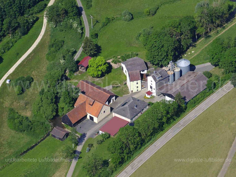 Titel: Kohlmühle, Bildnummer: f480791, Ort / Stadt: Nennslingen, (Land)Kreis: Landkreis Weißenburg-Gunzenhausen, Regierungsbezirk: Mittelfranken, Bundesland: Bayern, Aufnahmedatum: 14.06.2022, Schlagwörter: Luftbild, Luftbilder, Luftbildfotografie, Luftaufnahme, Luftbildaufnahme, Luftfoto, Luftbildarchiv, Luftbildsuche, Vogelperspektive, Vogelansicht, Deutschland, , Kohlmühle, Monat: Juni, Jahreszeit: Sommer, Tageszeit: Vormittag / Mittag, Jahr: 2022, Flug ID: 20220614, Bildstatus: farblich ange