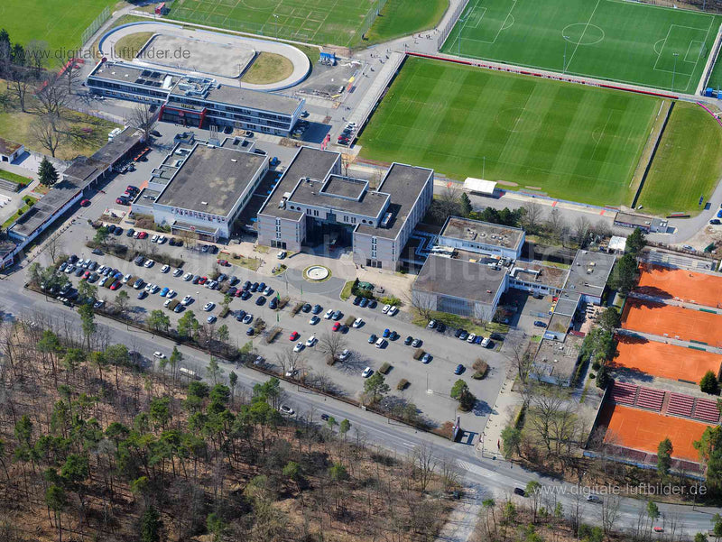 Titel: 1.FCN (Valznerweiher), Bildnummer: f470810, Ort / Stadt: Nürnberg, (Land)Kreis: kreisfreie Stadt Nürnberg, Regierungsbezirk: Mittelfranken, Bundesland: Bayern, Aufnahmedatum: 28.03.2022, Schlagwörter: Luftbild, Luftbilder, Luftbildfotografie, Luftaufnahme, Luftbildaufnahme, Luftfoto, Vogelperspektive, Vogelansicht, Deutschland, , 1.FCN (Valznerweiher), 1.FCN, Valznerweiher, Zerzabelshof, Zabo, Sport, Sportplatz, Club, Glubb, Club Museum, Seminar Nuremberg Hotel, Monat: März, Jahreszeit: F