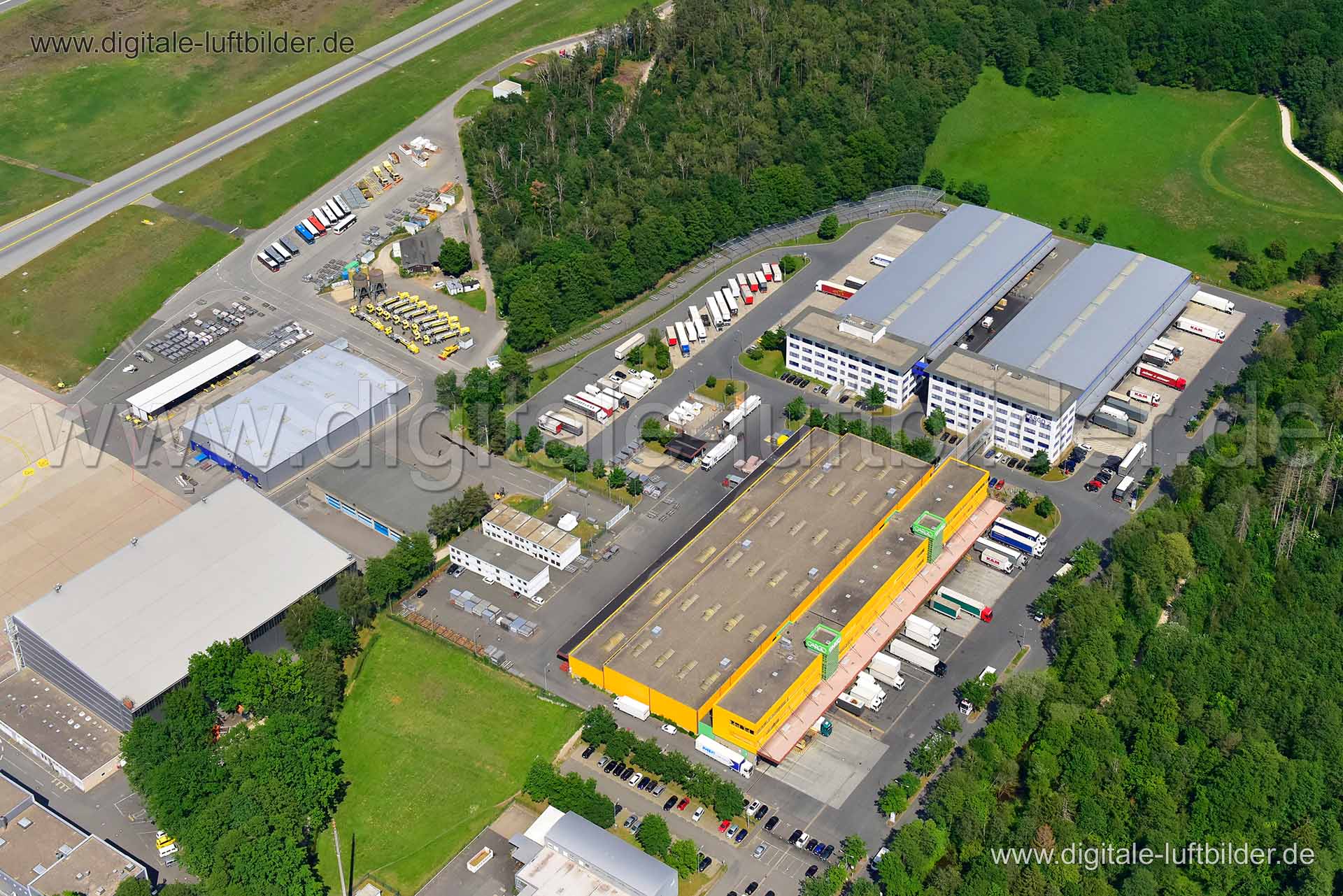 Luftaufnahme Albrecht-Dürer-Airport in Nürnberg | Mittelfranken, Bayern