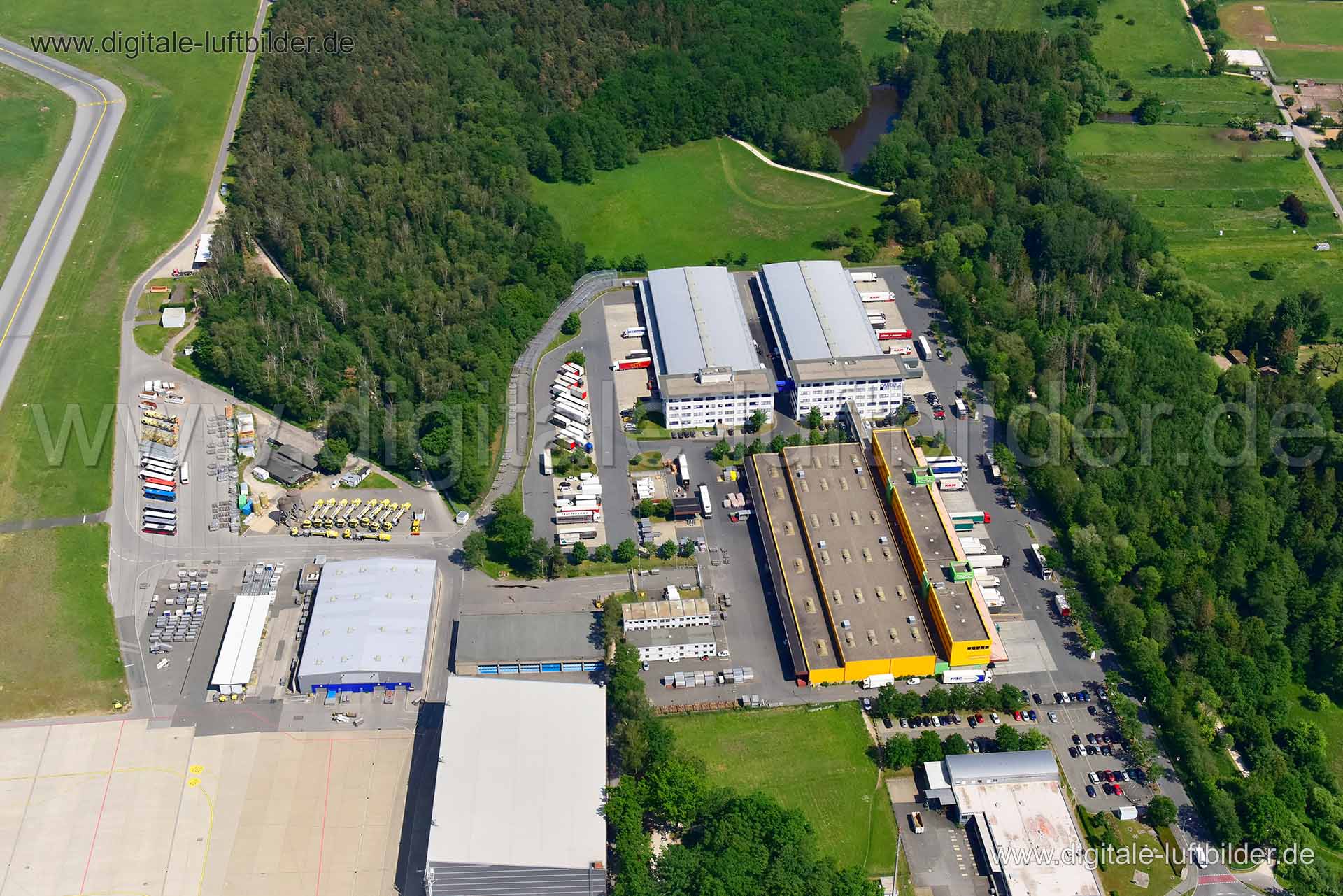 Luftaufnahme Albrecht-Dürer-Airport in Nürnberg | Mittelfranken, Bayern