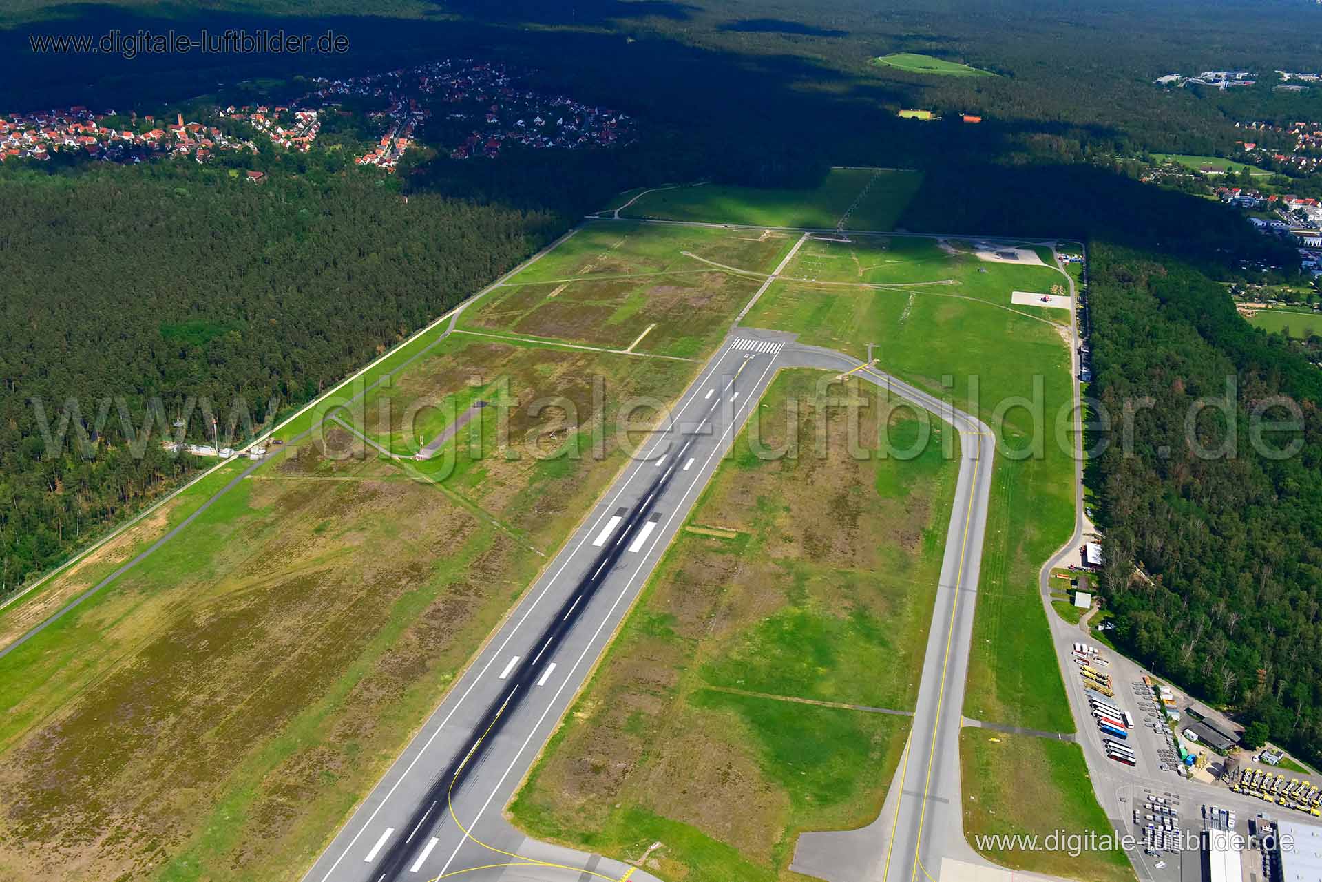 Luftaufnahme Albrecht-Dürer-Airport in Nürnberg | Mittelfranken, Bayern