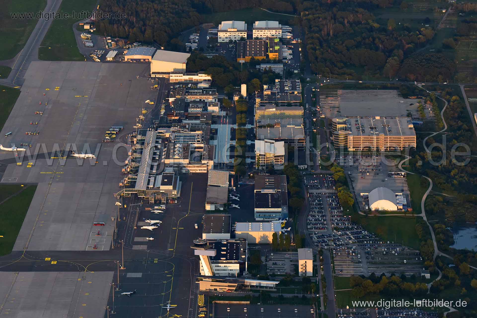 Luftaufnahme Albrecht-Dürer-Airport in Nürnberg | Mittelfranken, Bayern