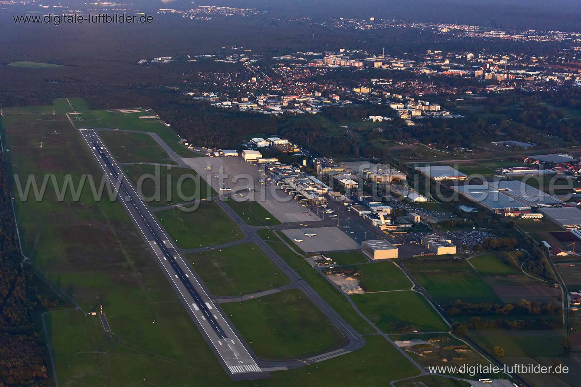 Luftaufnahme Albrecht-Dürer-Airport in Nürnberg | Mittelfranken, Bayern