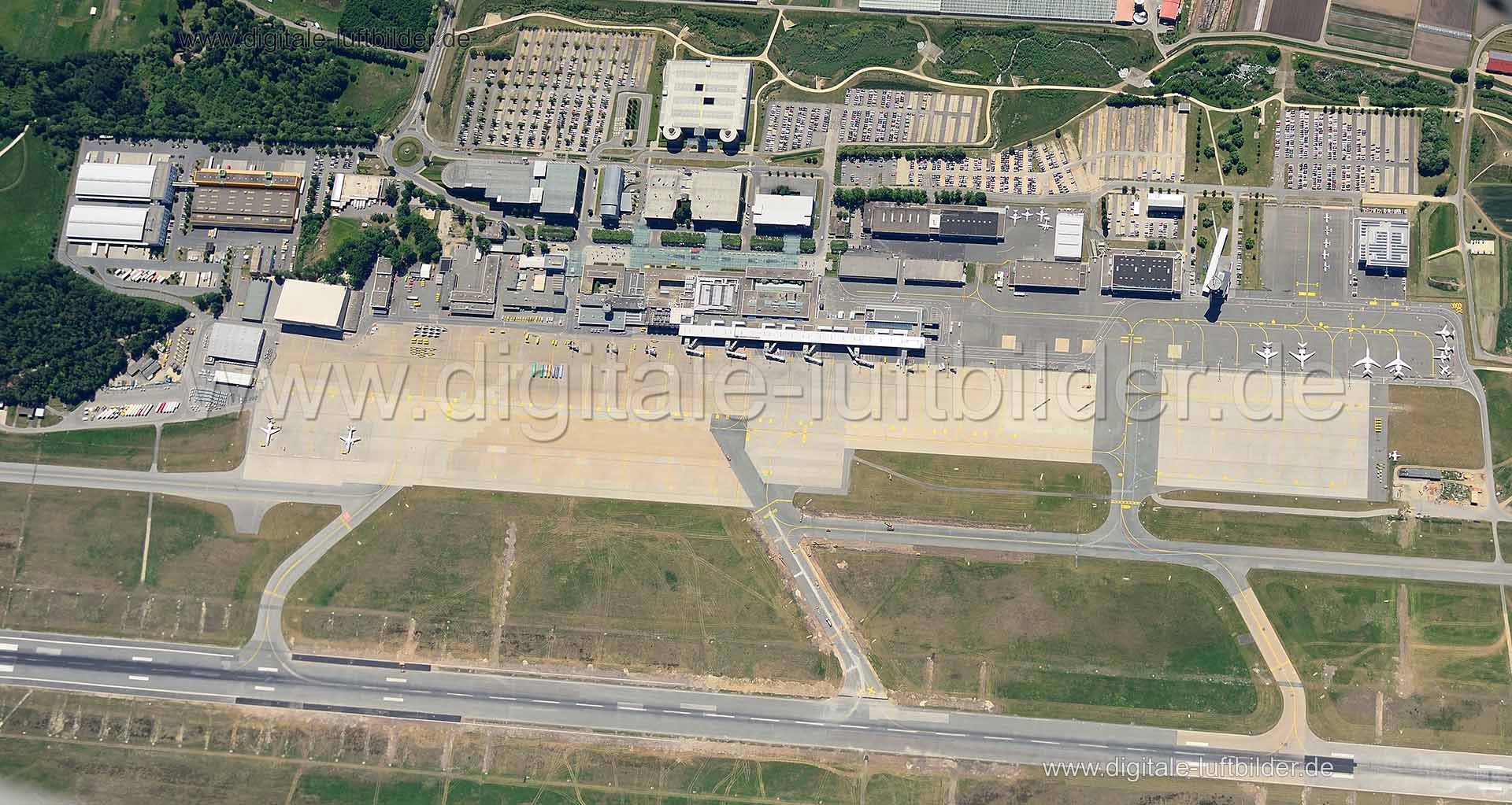 Luftaufnahme Albrecht-Dürer-Airport in Nürnberg | Mittelfranken, Bayern