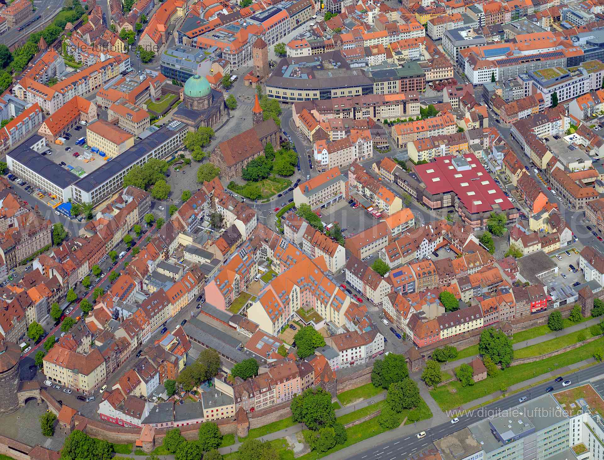 Luftbild - Altstadt Süd-West, Ort: Nürnberg, Tags: Altstadt, Weißer Turm, Frauentormauer, , , Am Gräslein, Betzengäßchen, ...