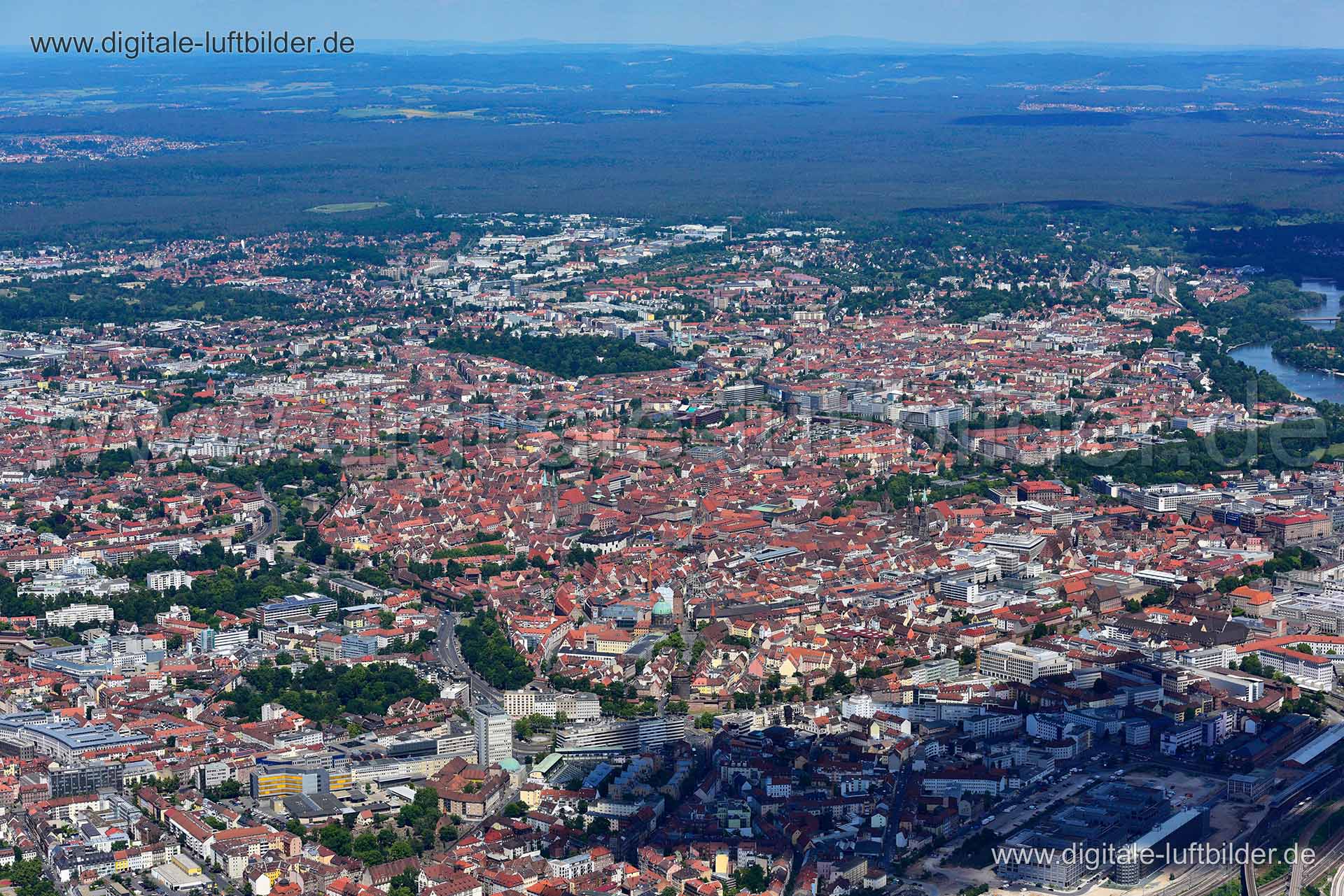 Luftaufnahme Altstadtpanorama in Nürnberg | Mittelfranken, Bayern