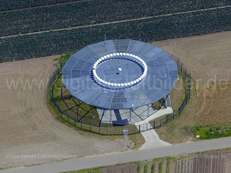 Titel: Antennenanlage, Bildnummer: f485151, Ort / Stadt: Nürnberg, (Land)Kreis: kreisfreie Stadt Nürnberg, Regierungsbezirk: Mittelfranken, Bundesland: Bayern, Aufnahmedatum: 14.06.2022, Schlagwörter: Luftbild, Luftbilder, Luftbildfotografie, Luftaufnahme, Luftbildaufnahme, Luftfoto, Luftbildarchiv, Luftbildsuche, Vogelperspektive, Vogelansicht, Deutschland, , Antennenanlage, Antenne, Knoblauchsland, Boxdorf, Geometrie, Monat: Juni, Jahreszeit: Sommer, Tageszeit: Vormittag / Mittag, Jahr: 2022,