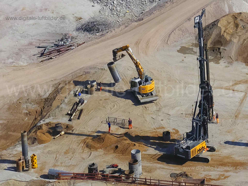 Titel: Baustelle AEG Gelände, Bildnummer: f471321, Ort / Stadt: Nürnberg, (Land)Kreis: kreisfreie Stadt Nürnberg, Regierungsbezirk: Mittelfranken, Bundesland: Bayern, Aufnahmedatum: 28.03.2022, Schlagwörter: Luftbild, Luftbilder, Luftbildfotografie, Luftaufnahme, Luftbildaufnahme, Luftfoto, Vogelperspektive, Vogelansicht, Deutschland, AEG, Abriss, Abrissarbeiten, Baustelle, Großbaustelle, Baustellenfahrzeug, Bagger, Sand, Monat: März, Jahreszeit: Frühling, Tageszeit: Mittag / Nachmittag, Jahr: 2