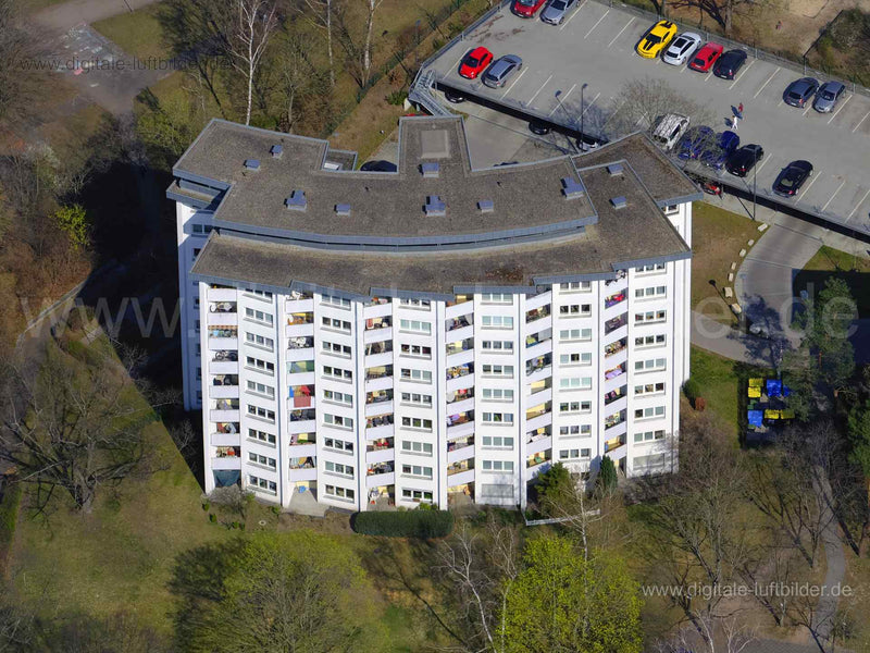 Titel: Bernadottestraße, Bildnummer: f471761, Ort / Stadt: Nürnberg, (Land)Kreis: kreisfreie Stadt Nürnberg, Regierungsbezirk: Mittelfranken, Bundesland: Bayern, Aufnahmedatum: 28.03.2022, Schlagwörter: Luftbild, Luftbilder, Luftbildfotografie, Luftaufnahme, Luftbildaufnahme, Luftfoto, Vogelperspektive, Vogelansicht, Deutschland, Hochhaus, Park, Westpark, Monat: März, Jahreszeit: Frühling, Tageszeit: Mittag / Nachmittag, Jahr: 2022, Flug ID: 20220328, Bildstatus: farblich angepasst, Bildabmessun