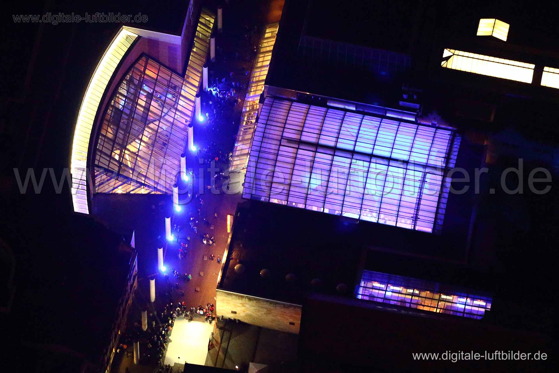 Luftaufnahme Blaue Nacht - Straße der Menschenrechte in Nürnberg | Mittelfranken, Bayern