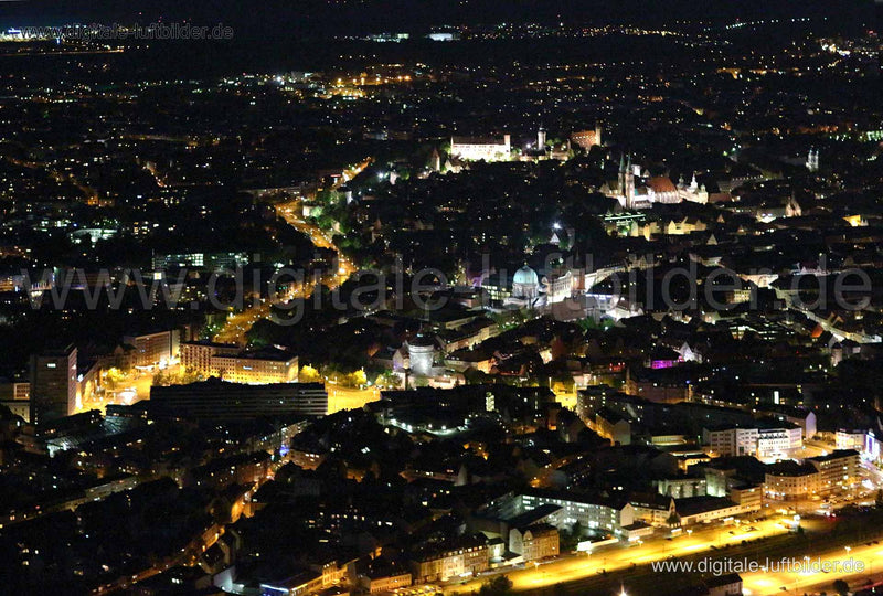 Luftaufnahme Blick über Nürnberg bei Nacht in Nürnberg | Mittelfranken, Bayern