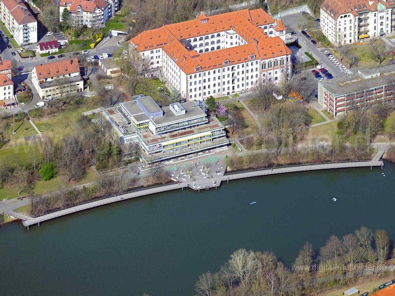 Titel: Boulevardsteg, Bildnummer: f471602, Ort / Stadt: Nürnberg, (Land)Kreis: kreisfreie Stadt Nürnberg, Regierungsbezirk: Mittelfranken, Bundesland: Bayern, Aufnahmedatum: 28.03.2022, Schlagwörter: Luftbild, Luftbilder, Luftbildfotografie, Luftaufnahme, Luftbildaufnahme, Luftfoto, Vogelperspektive, Vogelansicht, Deutschland, Boulevardsteg, Veilhof, Wöhrder See, Pegnitz, Gewässer, Steg, Wastl, Hochschule für Musik, Sparkassenhaus, Feucherwache 2, Feuerwehr, Monat: März, Jahreszeit: Frühling, Ta