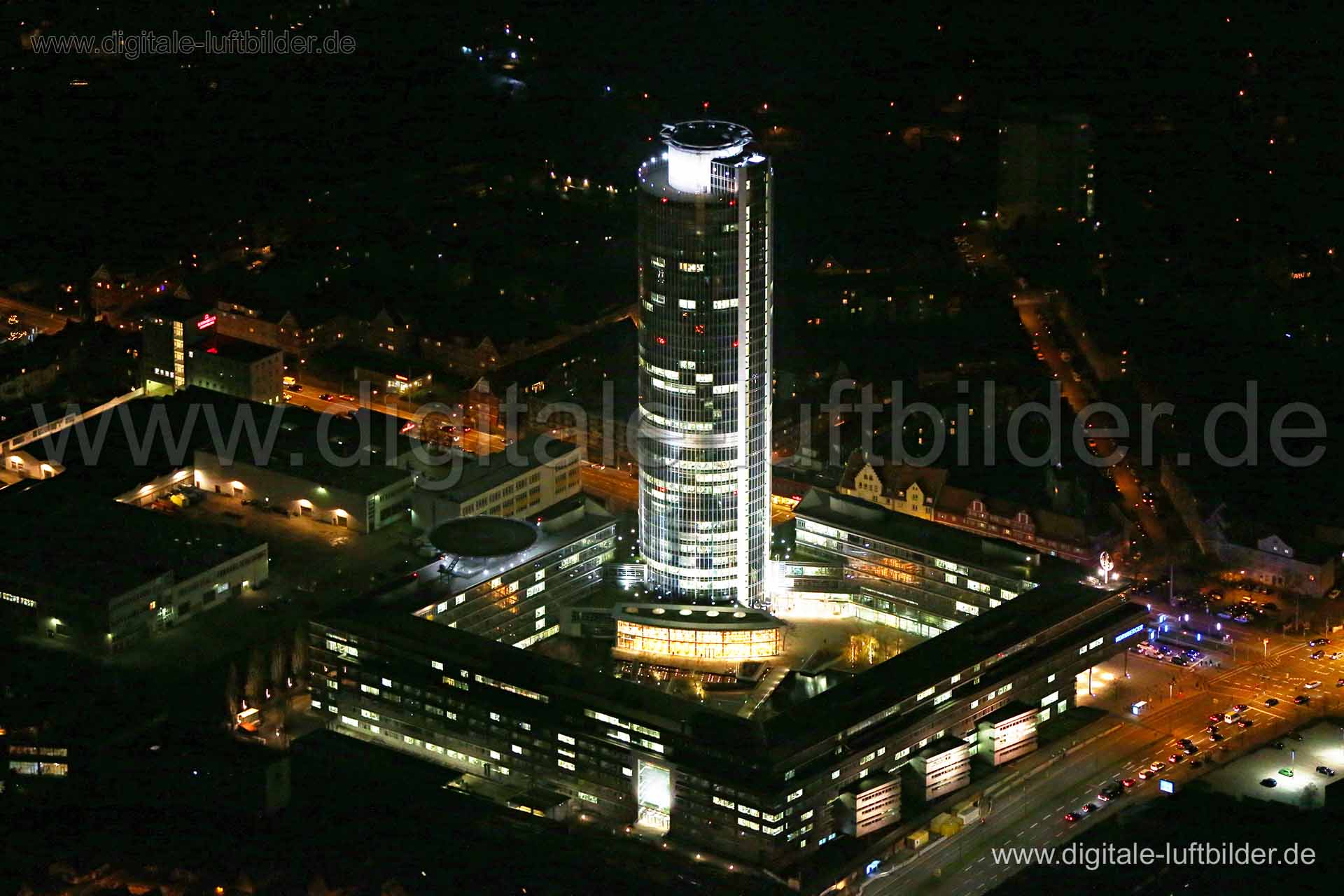 Titel: Business Tower, Bildnummer: bb89160, Ort / Stadt: Nürnberg, (Land)Kreis: kreisfreie Stadt Nürnberg, Regierungsbezirk: Mittelfranken, Bundesland: Bayern, Aufnahmedatum: 22.12.2015, Schlagwörter: Luftbild, Luftbilder, Luftbildfotografie, Luftaufnahme, Luftbildaufnahme, Luftfoto, Vogelperspektive, Vogelansicht, Deutschland, Schräg- und Senkrecht-Luftaufnahmen, Orthofotografie, Business Tower, Nürnberger Versicherung, Cheruskerstraße, Dr.-Gustav-Heinemann-Straße, Ostendstraße, Hochhaus, Archi