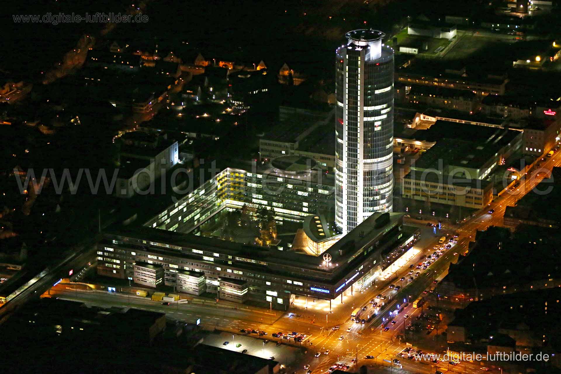 Titel: Business Tower, Bildnummer: bb89250, Ort / Stadt: Nürnberg, (Land)Kreis: kreisfreie Stadt Nürnberg, Regierungsbezirk: Mittelfranken, Bundesland: Bayern, Aufnahmedatum: 22.12.2015, Schlagwörter: Luftbild, Luftbilder, Luftbildfotografie, Luftaufnahme, Luftbildaufnahme, Luftfoto, Vogelperspektive, Vogelansicht, Deutschland, Schräg- und Senkrecht-Luftaufnahmen, Orthofotografie, Business Tower, Nürnberger Versicherung, Cheruskerstraße, Dr.-Gustav-Heinemann-Straße, Ostendstraße, Hochhaus, Archi