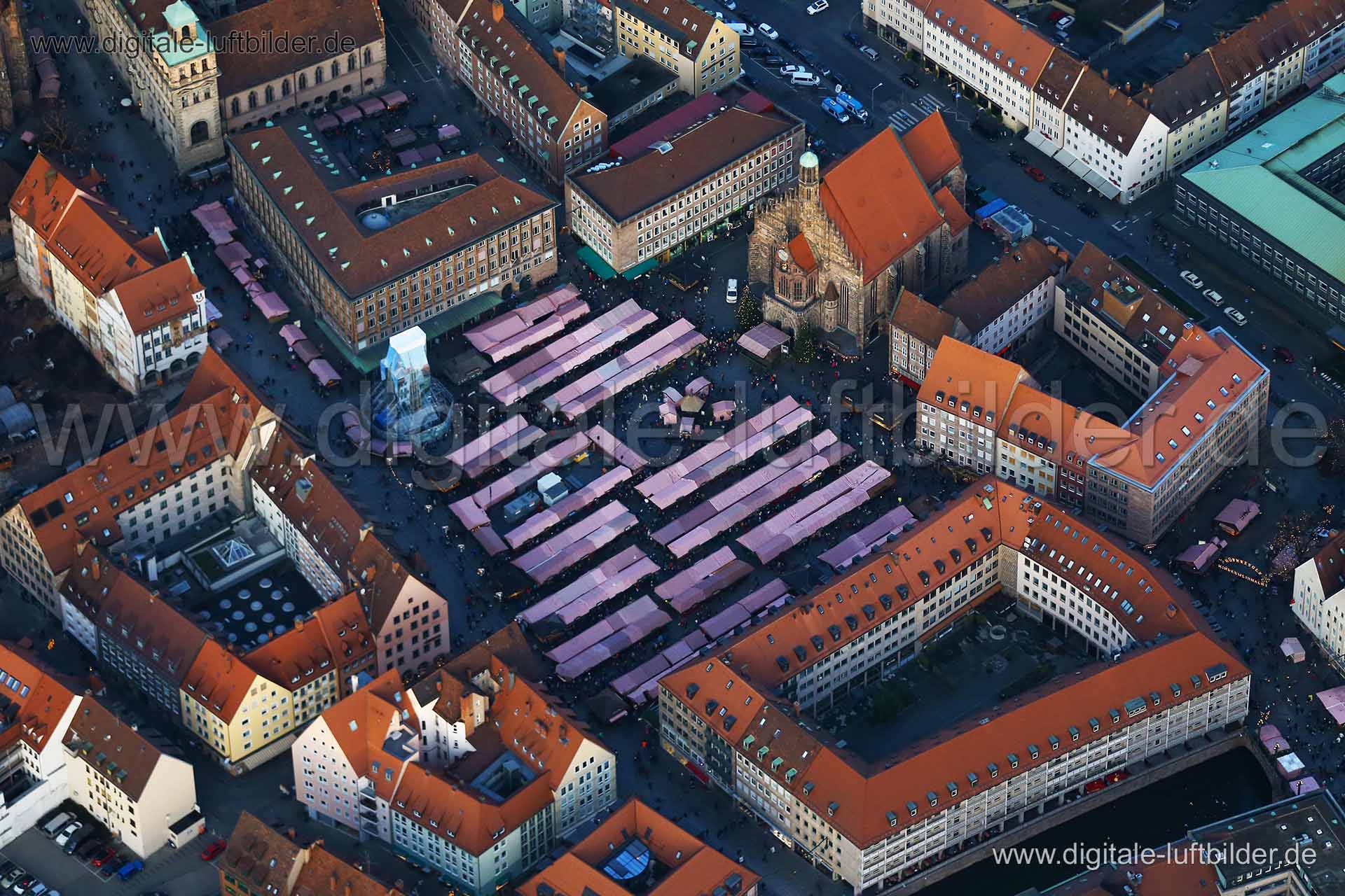 Luftaufnahme Christkindlesmarkt in Nürnberg | Mittelfranken, Bayern