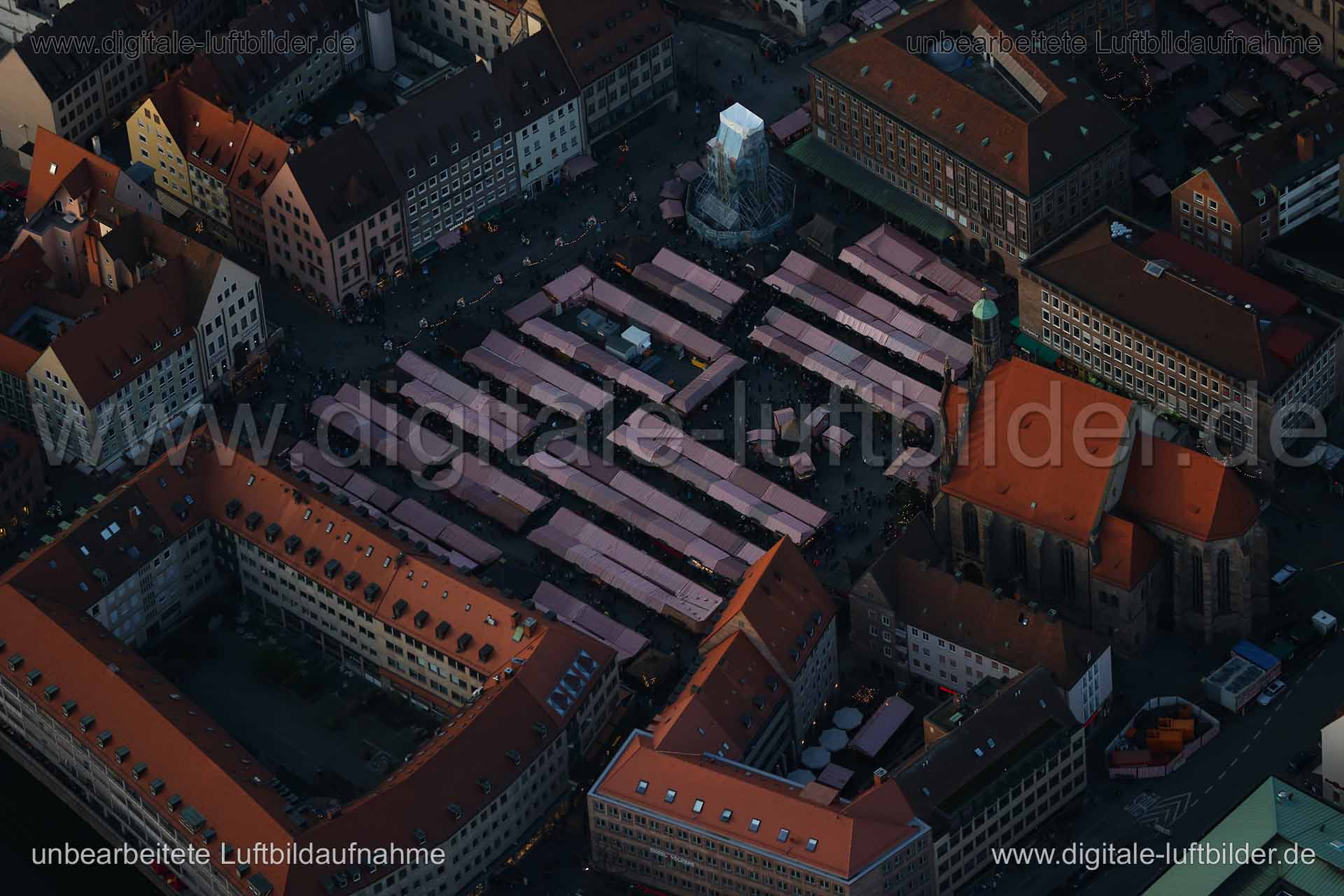 Luftaufnahme Christkindlesmarkt in Nürnberg | Mittelfranken, Bayern