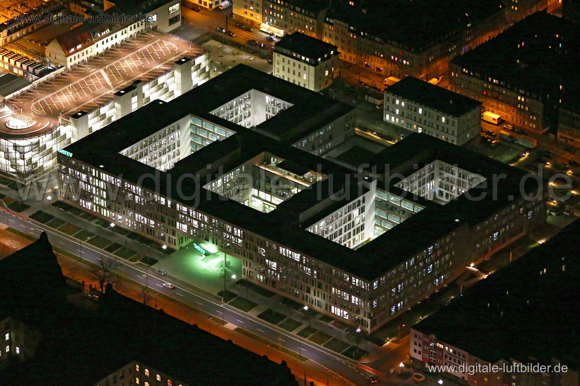 Titel: Datev, Bildnummer: bb88710, Ort / Stadt: Nürnberg, (Land)Kreis: kreisfreie Stadt Nürnberg, Regierungsbezirk: Mittelfranken, Bundesland: Bayern, Aufnahmedatum: 22.12.2015, Schlagwörter: Luftbild, Luftbilder, Luftbildfotografie, Luftaufnahme, Luftbildaufnahme, Luftfoto, Vogelperspektive, Vogelansicht, Deutschland, Schräg- und Senkrecht-Luftaufnahmen, Orthofotografie, Datev, Fürther Straße, Parkhaus, Feuerleinstraße, Mendelstraße, Paumgartnerstraße, Adam-Klein-Straße, Gostenhof, Architektur,