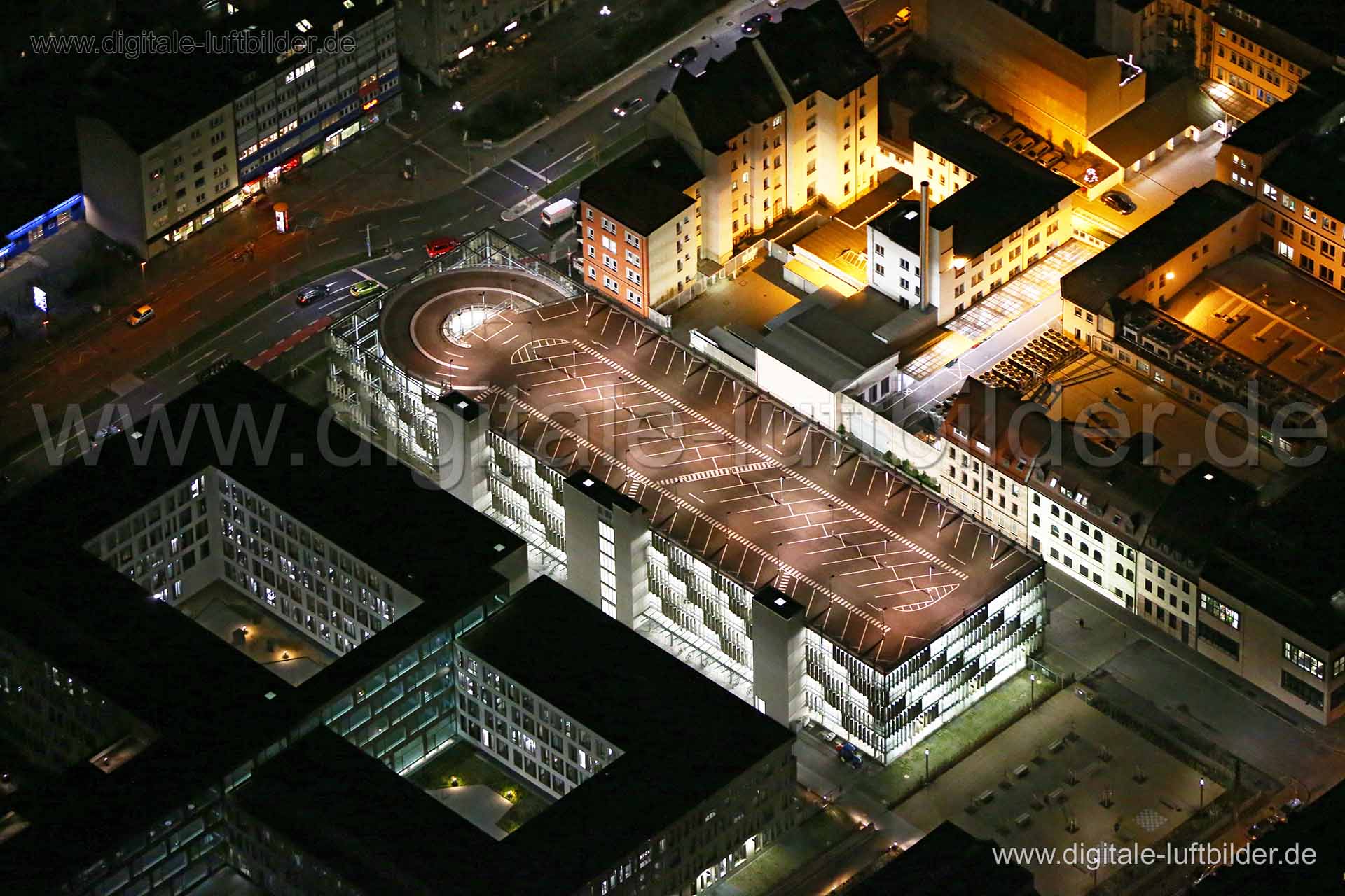 Titel: Datev Parkhaus, Bildnummer: bb88790, Ort / Stadt: Nürnberg, (Land)Kreis: kreisfreie Stadt Nürnberg, Regierungsbezirk: Mittelfranken, Bundesland: Bayern, Aufnahmedatum: 22.12.2015, Schlagwörter: Luftbild, Luftbilder, Luftbildfotografie, Luftaufnahme, Luftbildaufnahme, Luftfoto, Vogelperspektive, Vogelansicht, Deutschland, Schräg- und Senkrecht-Luftaufnahmen, Orthofotografie, Datev, Fürther Straße, Parkhaus, Feuerleinstraße, Mendelstraße, Paumgartnerstraße, Adam-Klein-Straße, Gostenhof, Arc